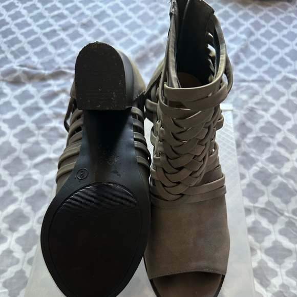 Comfortable block heels - Picture 4 of 5